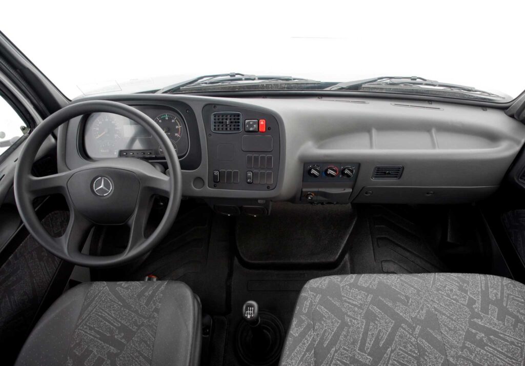 Mercedes-Benz Atron 2324