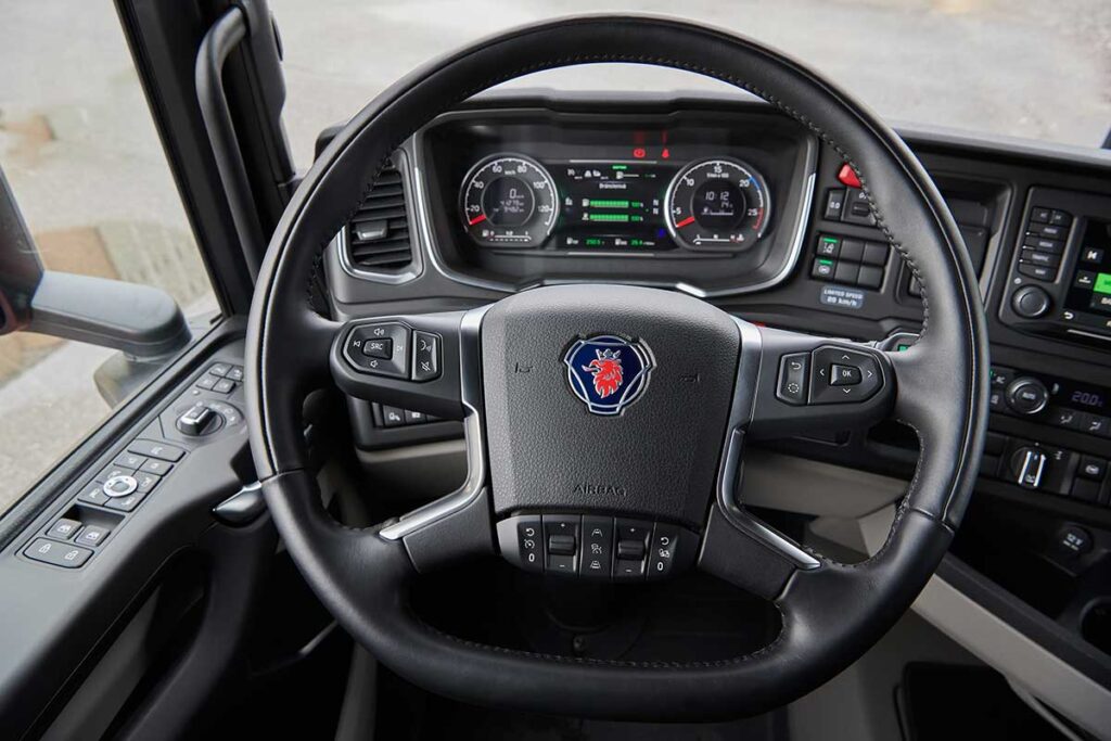 Volante Interior R450 6x2 Heróis da Estrada