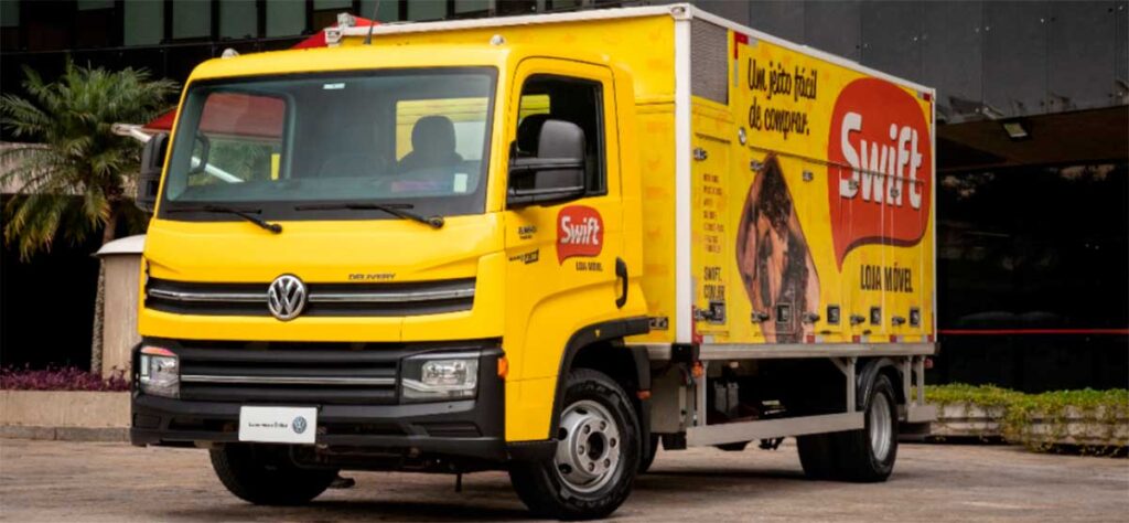 Caminhão da Swift oferece conforto e praticidade na compra de carnes em SP  - Revista Caminhões