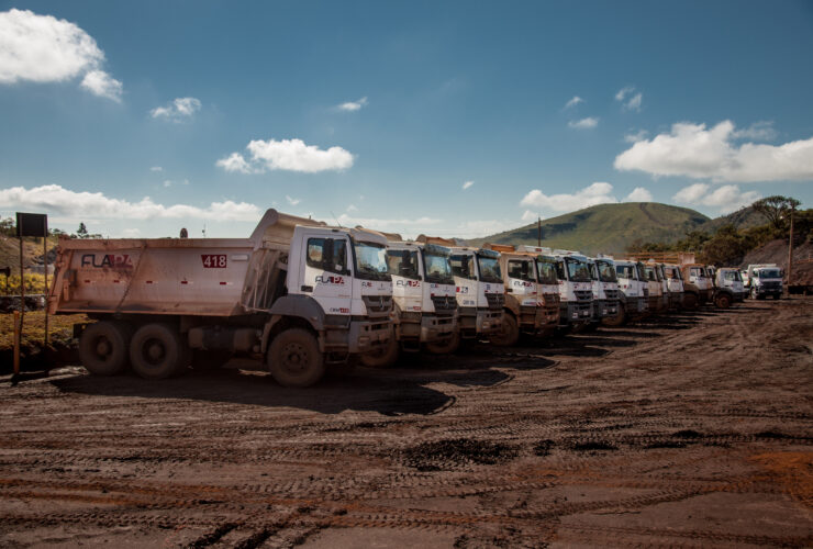 Flapa Construtora caminhões Mercedes-Benz