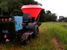 YAK 348 trator elétrico