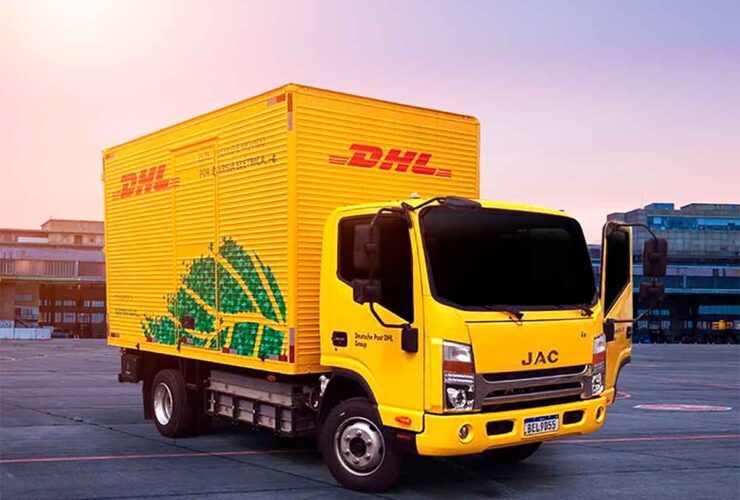 DHL compra caminhão elétrico JAC