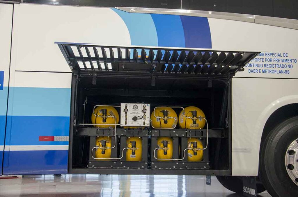 Cilindros GNV do ônibus Scania