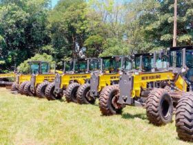 Motoniveladora New Holland