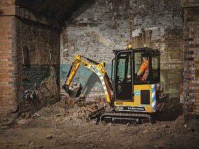 Miniescavadeira elétrica JCB