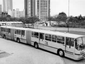 Ônibus biarticulado Volvo celebra 30 anos de operação