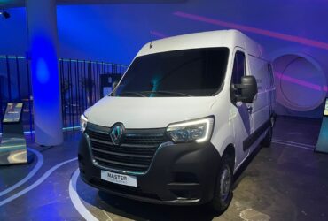 Renault Master E-Tech branco de frente