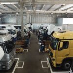 Executivos da Mercedes-Benz vão a oficinas de concessionários para vivenciar a prestação de serviços aos clientes