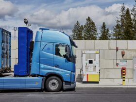 A Volvo Trucks começará a testar na Europa a partir de 2025 caminhões elétricos a hidrogênio em operações reais de transportes em vias públicas