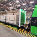 A CPMC é a primeira empresa do Brasil a usar um caminhão de sete eixos movido a gás natural veicular (GNV).