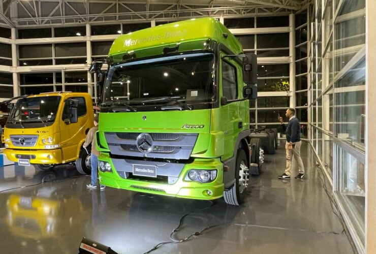 Mercedes-Benz Atego 3033 8x4