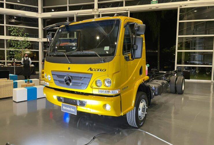 Mercedes-Benz Accelo 1017 4x2