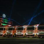 Caravana Iluminada da Coca-Cola FEMSA é puxada por cinco caminhões Mercedes-Benz Actros