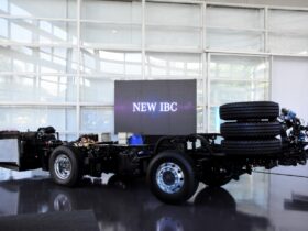 Clientes estrangeiros conhecem a modernidade dos ônibus da Mercedes-Benz do Brasil