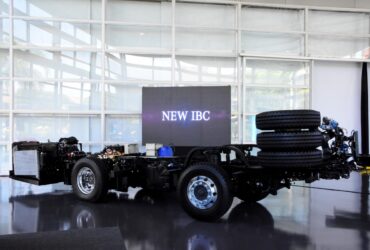 Clientes estrangeiros conhecem a modernidade dos ônibus da Mercedes-Benz do Brasil