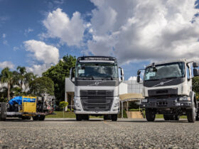 A Volvo já começou a produzir em sua fábrica de Curitiba, Paraná, seus caminhões e ônibus com motores Euro 6.