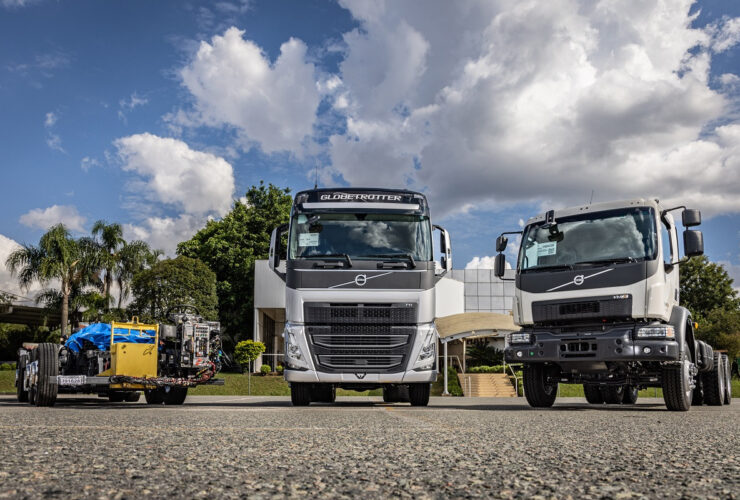 A Volvo já começou a produzir em sua fábrica de Curitiba, Paraná, seus caminhões e ônibus com motores Euro 6.