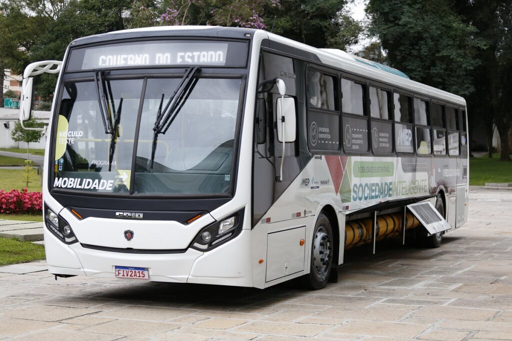 Ônibus movido a GNV: Scania e Compagas iniciam demonstração em Curitiba
