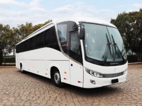 Camarões recebe chassis de ônibus da Mercedes-Benz