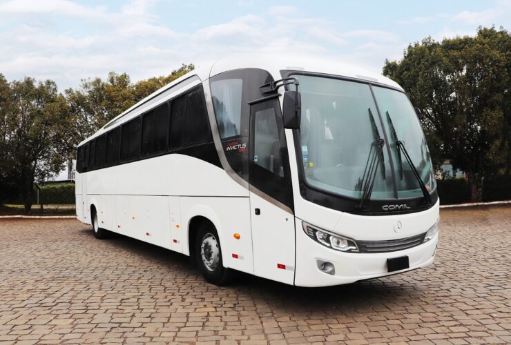 Camarões recebe chassis de ônibus da Mercedes-Benz