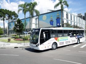 Ônibus Scania movido a GNV inicia demonstração em Curitiba