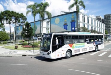 Ônibus Scania movido a GNV inicia demonstração em Curitiba