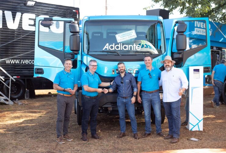 IVECO celebra venda de 22 caminhões Tector para frota da Addiante