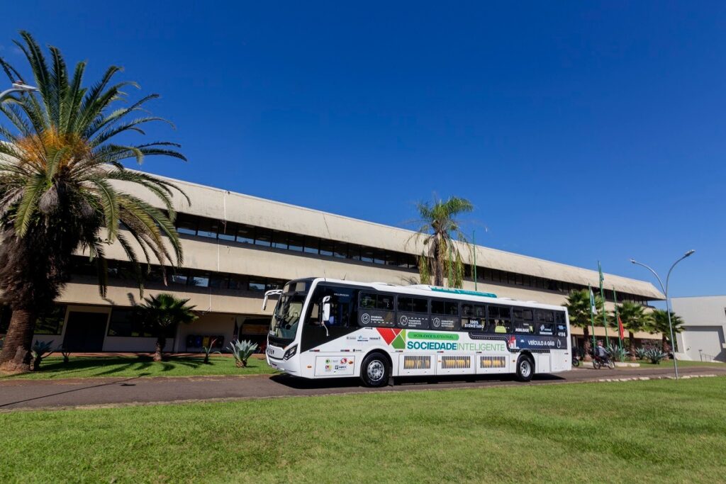 Ônibus movido a biometano é avaliado no transporte urbano de Londrina