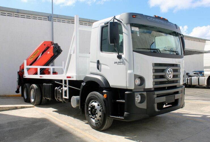VW Constellation 24.280 entra em operação com superguindaste no México