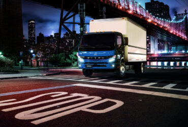 Daimler lança caminhões elétricos RIZON nos EUA