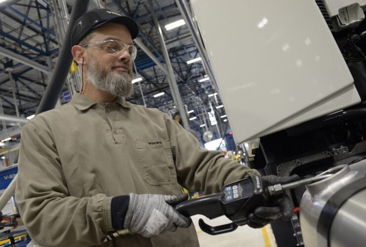 Diesel renovável R5 da Petrobras já é usado na fábrica da Volvo