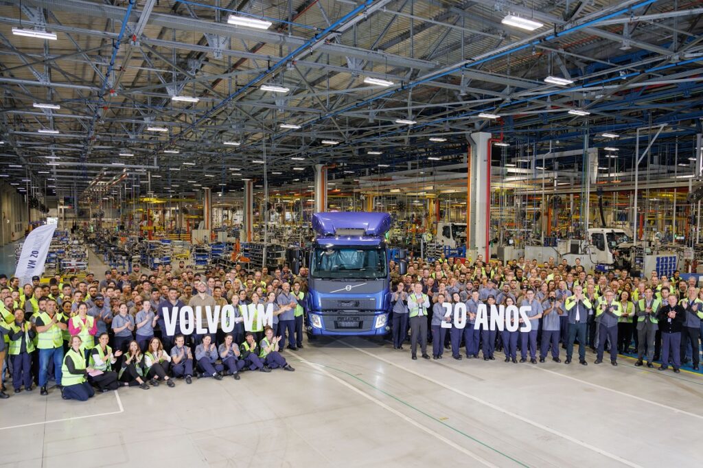 Volvo VM comemora 20 anos com série especial
