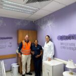 O ambiente é dedicado para as funcionárias e mães retirarem e armazenarem o leite materno durante o expediente