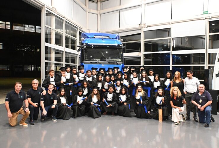 Programa Estrelas do Amanhã da Mercedes-Benz celebra formatura da 9ª turma