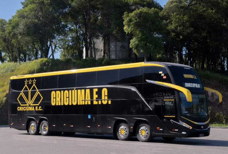 Chassi Onibus Scania K 450 8x2 com carroceria Marcopolo Paradiso G8 1800 DD