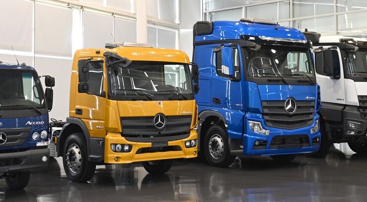 linha Mercedes-Benz de caminhões 2024