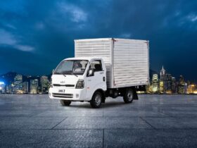 Kia Bongo 2025 de frente na cor branca