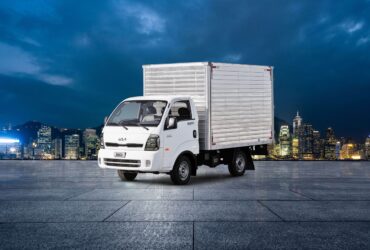 Kia Bongo 2025 de frente na cor branca