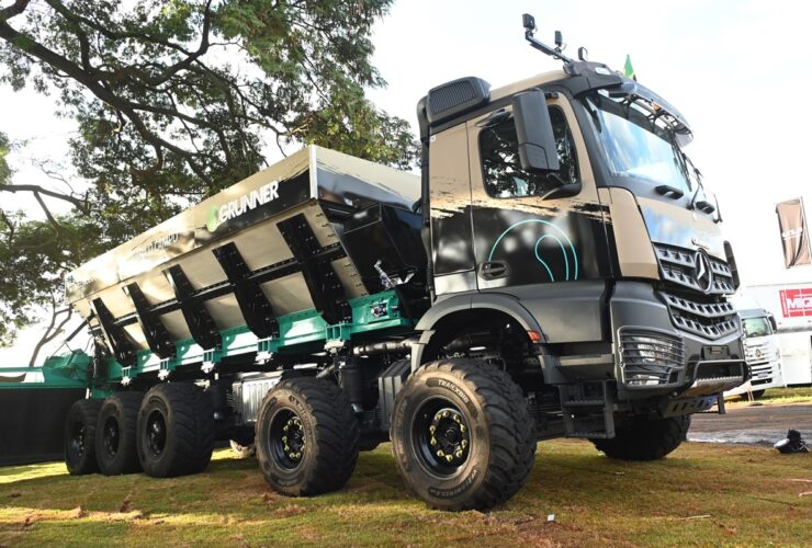 Mercedes-Benz Arocs 10x4 Grunner