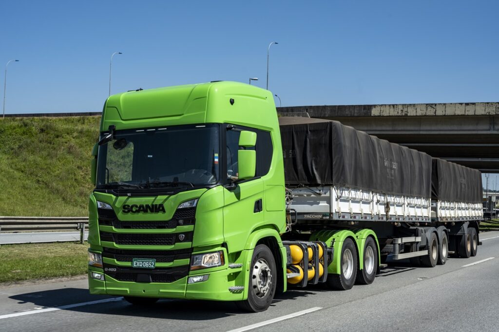 Em 2018, a Scania lançou a pioneira linha de caminhões movidos a gás natural (comprimido), liquefeito (gnl) e/ou biometano