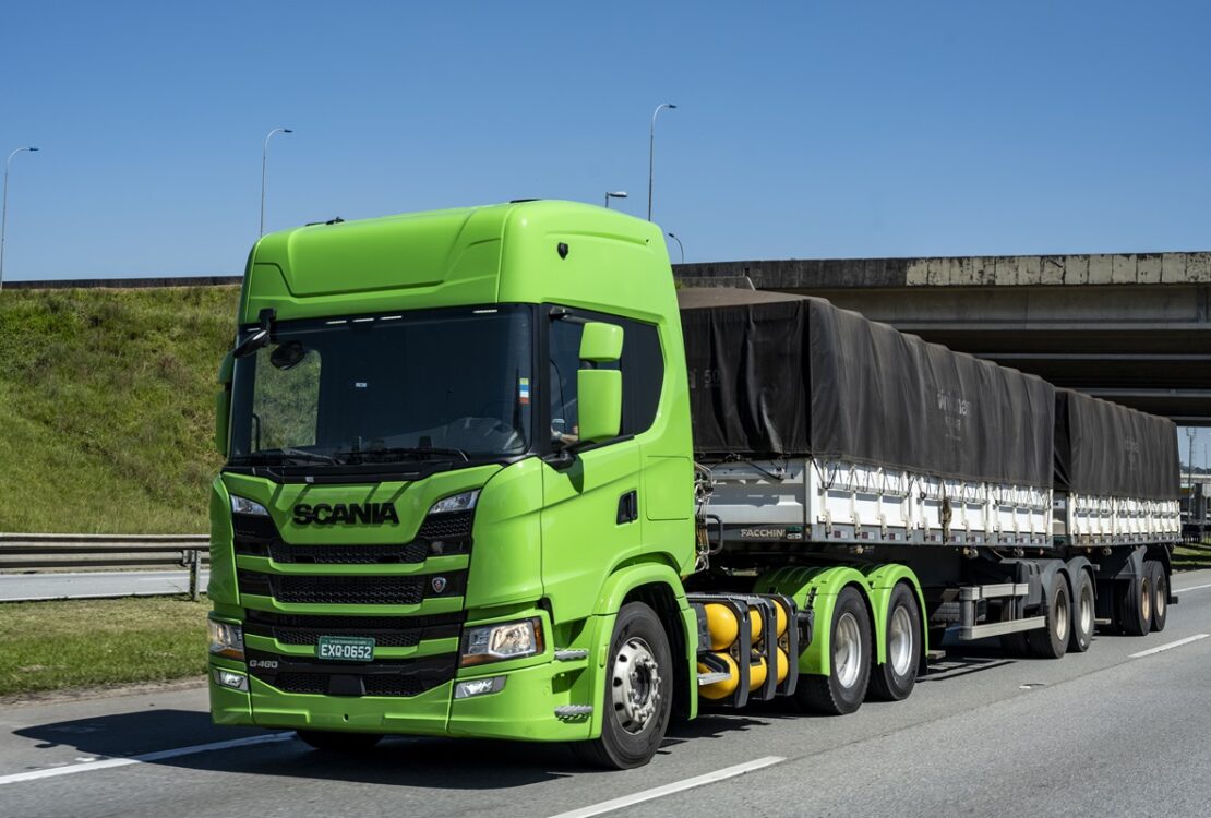Em 2018, a Scania lançou a pioneira linha de caminhões movidos a gás natural (comprimido), liquefeito (gnl) e/ou biometano