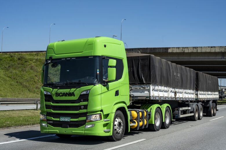 Em 2018, a Scania lançou a pioneira linha de caminhões movidos a gás natural (comprimido), liquefeito (gnl) e/ou biometano