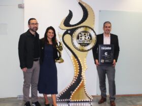 Da esq. p/ dir.: Adriano Rishi, presidente da Cummins Brasil, Luciana Machado, gerente executiva de comunicação da Cummins Brasil e Rafael Torres, diretor executivo de engenharia da Cummins Latam