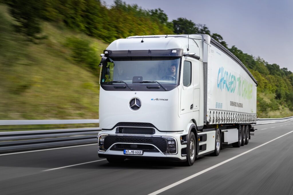eActros 600 da Mercedes-Benz Trucks realiza jornada de teste mais extensa da história da empresa