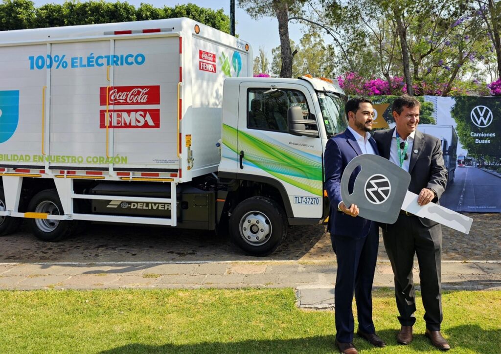 Volkswagen entrega frota de caminhões elétricos para Coca-Cola FEMSA no México