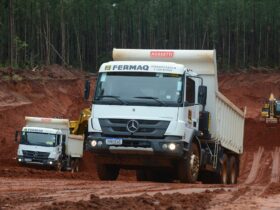 Fermaq utiliza Mercedes-Benz Atego para obras de terraplenagem no Mato Grosso do Sul