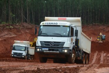 Fermaq utiliza Mercedes-Benz Atego para obras de terraplenagem no Mato Grosso do Sul