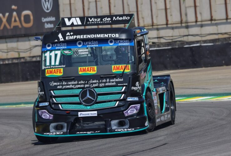 Caminhão Mercedes-Benz Actros também é reconhecido pela robustez e confiabilidade nas pistas de corrida