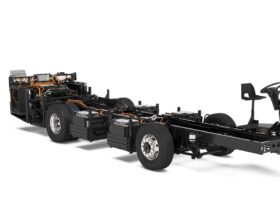 Volvo lança no Brasil o BZR, chassi de ônibus elétrico versátil