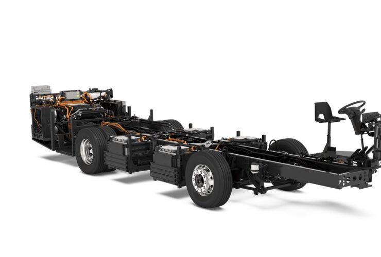 Volvo lança no Brasil o BZR, chassi de ônibus elétrico versátil